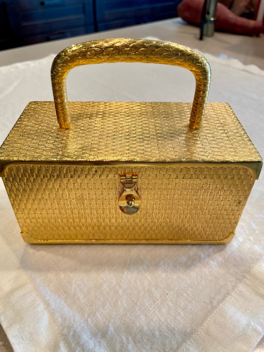 Vintage 1950s Koret Gold Textured Metal Top-Handle Women’s Box Bag With Mirror - Picture 7 of 7